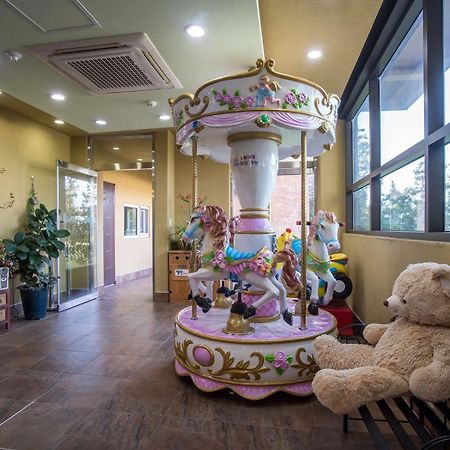 Famille Spa Resort Seogwipo-stad Buitenkant foto
