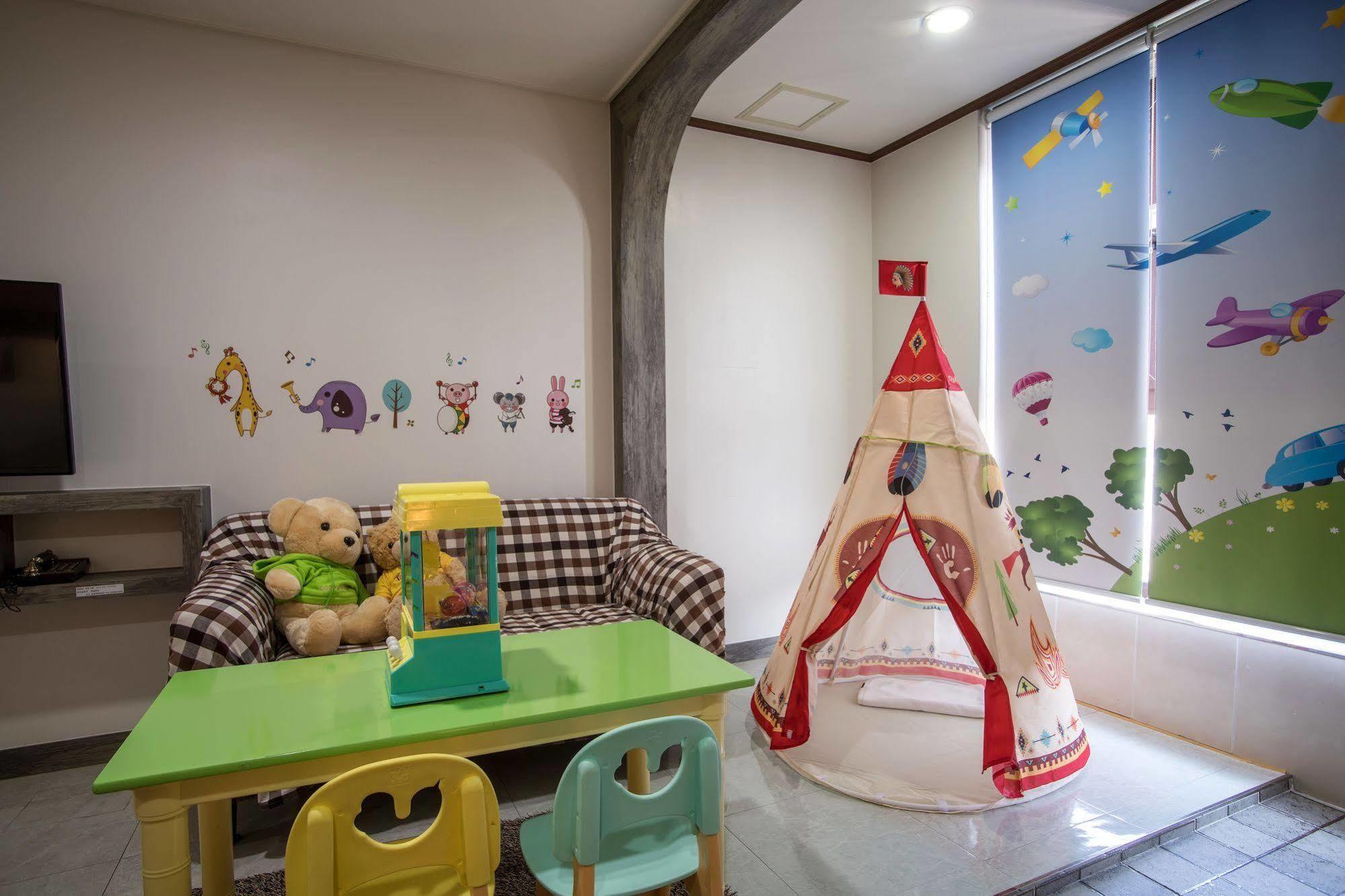 Famille Spa Resort Seogwipo-stad Buitenkant foto