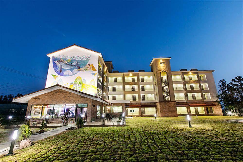 Famille Spa Resort Seogwipo-stad Buitenkant foto