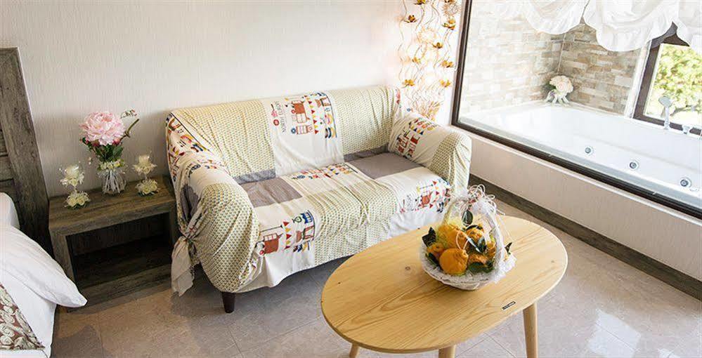 Famille Spa Resort Seogwipo-stad Buitenkant foto